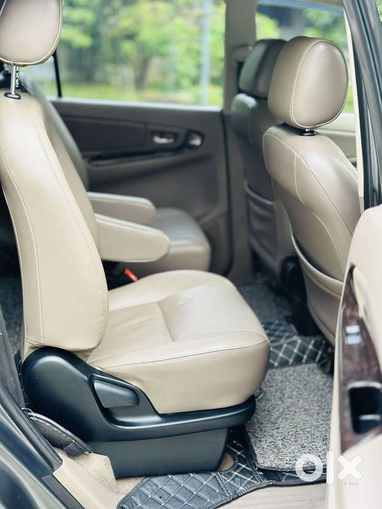 Toyota Innova 2.5 Z Diesel 7 Seater Bs Iv, 2015, Diesel