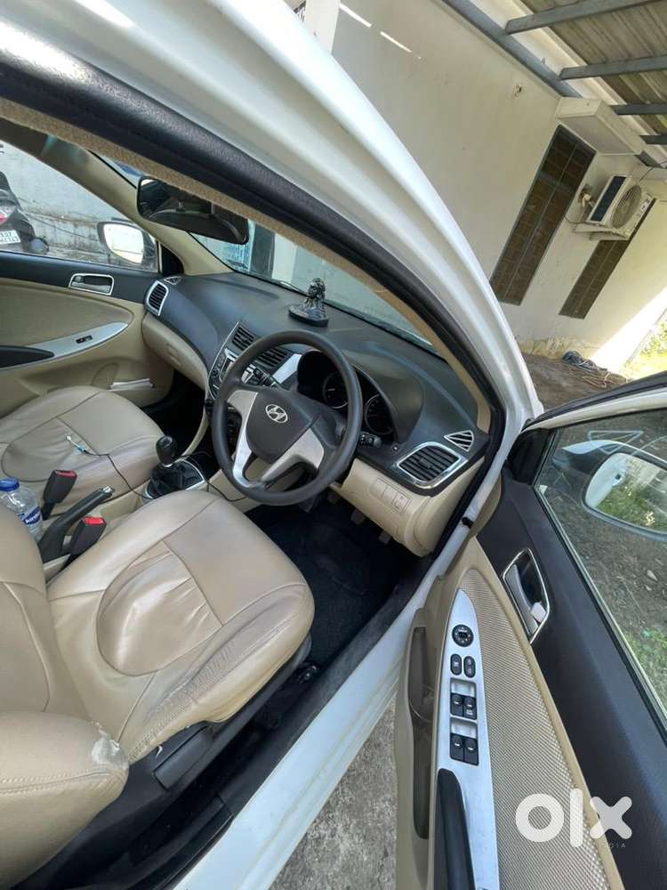 2013 December Ka Hai Car Me Kuch Bhi Kami Nhi Hai Sab Cheeze Chalti Ha