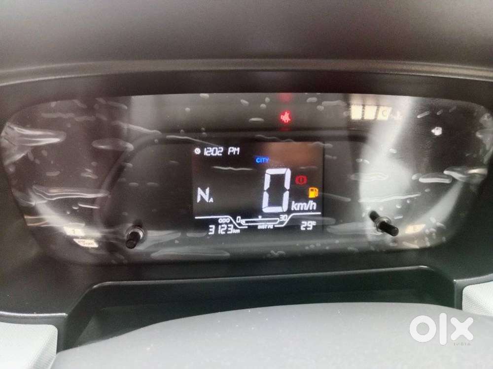 Tata Punch Accomplished Amt Sunroof, 2025, Petrol
