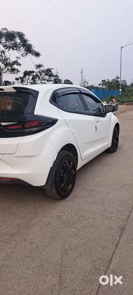 Tata Altroz  Sunroof Toking Model 2023.october 1.oner