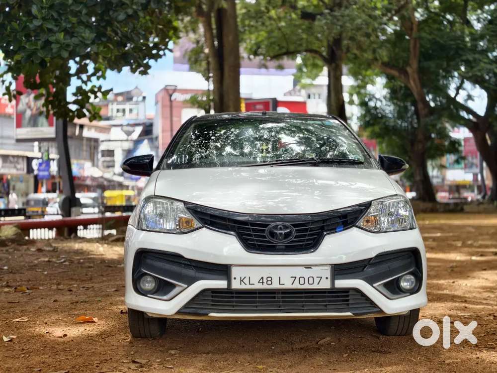Toyota Etios Liva V 2018 Dual Tone