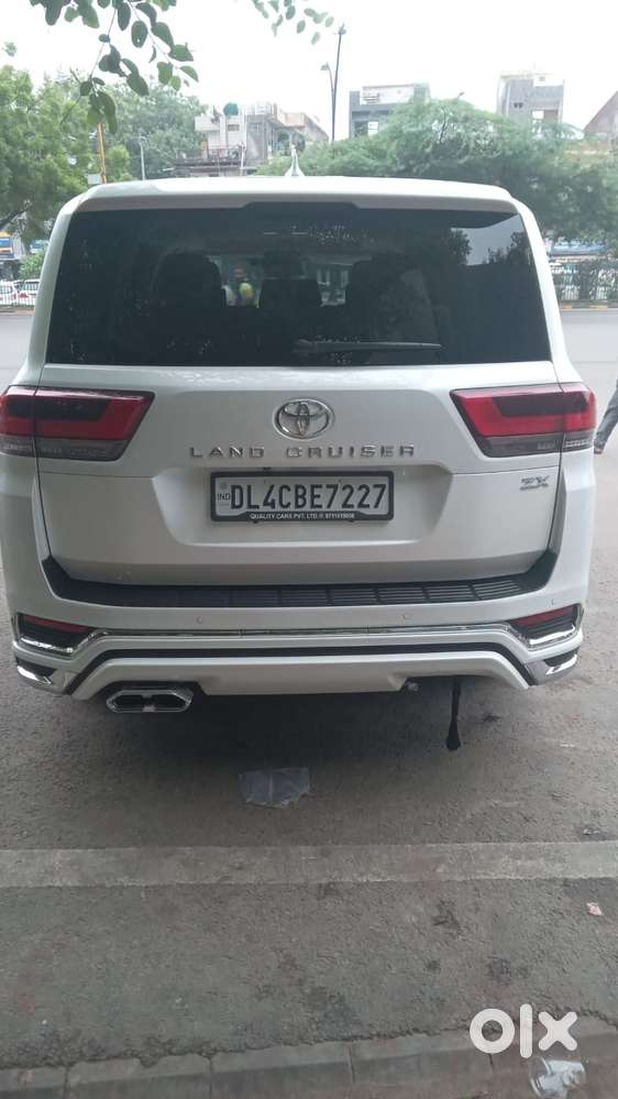 Toyota Land Cruiser Zx Petrol, 2025