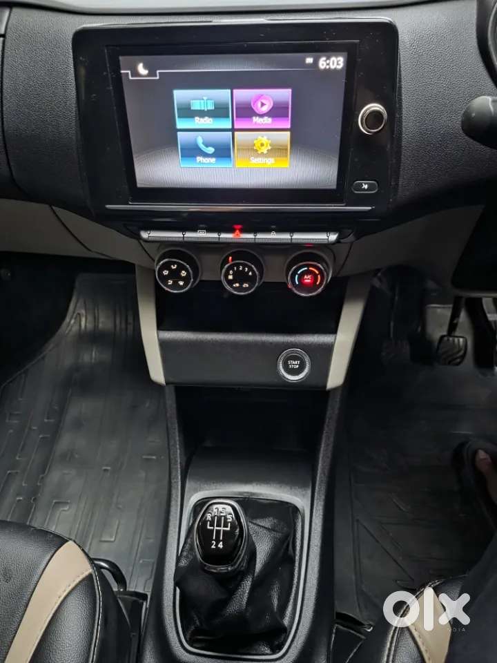 Renault Triber Rxz, 2022, Petrol