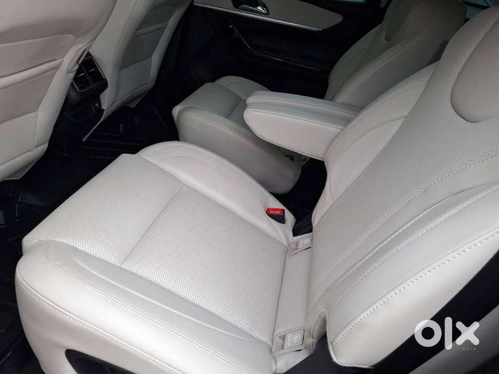 Mahindra Xuv700 Ax7l 6 Str At, 2025, Diesel