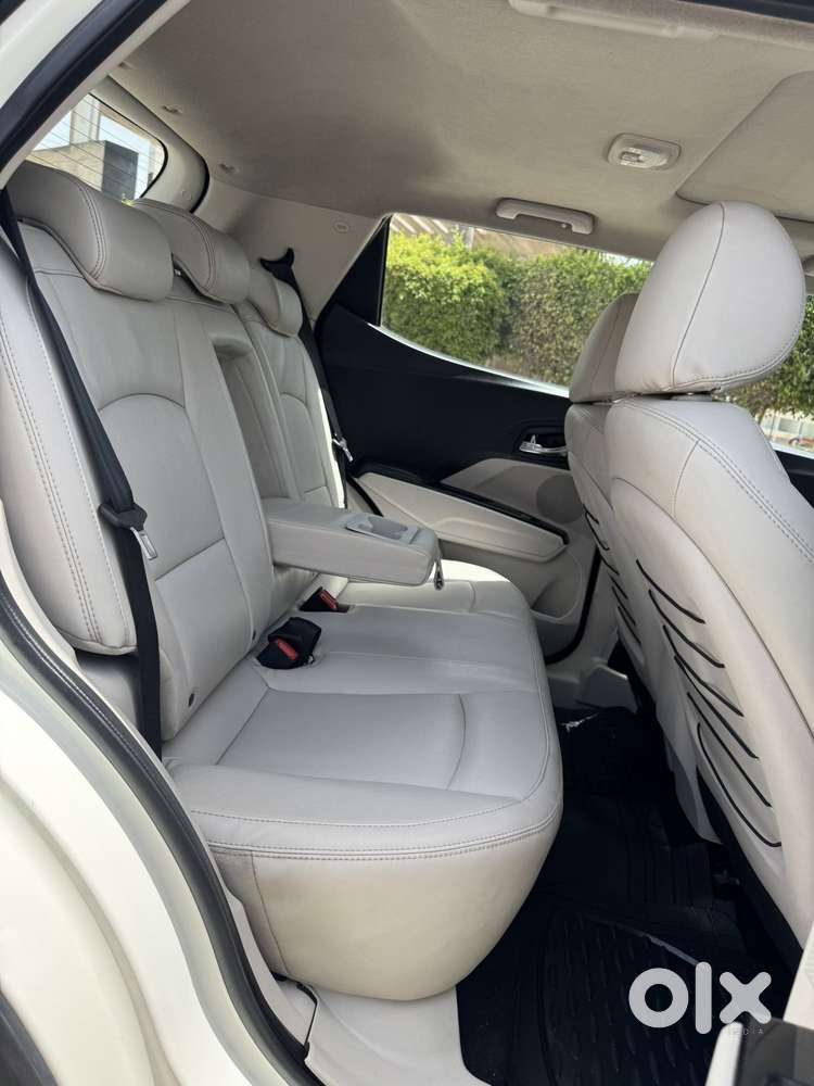 Mahindra Xuv300 W8 Amt Diesel, 2021, Diesel