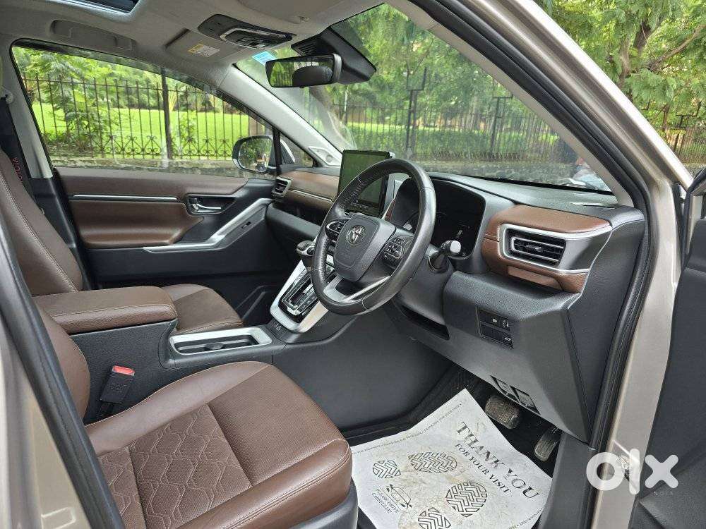 Toyota Innova Hycross 2.0 Zx (o) Hybrid 7 Str, 2024, Petrol
