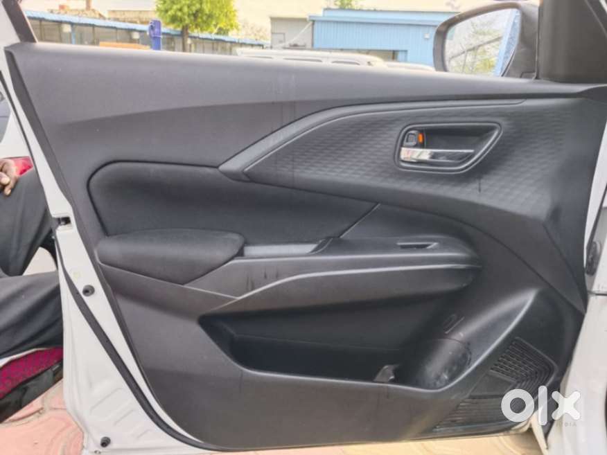 Maruti Suzuki Swift 1.2 Vxi (o), 2024, Petrol