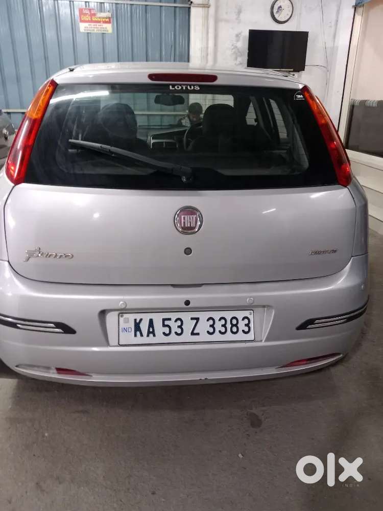 Fiat Punto 2011 Petrol 64000 Km Driven