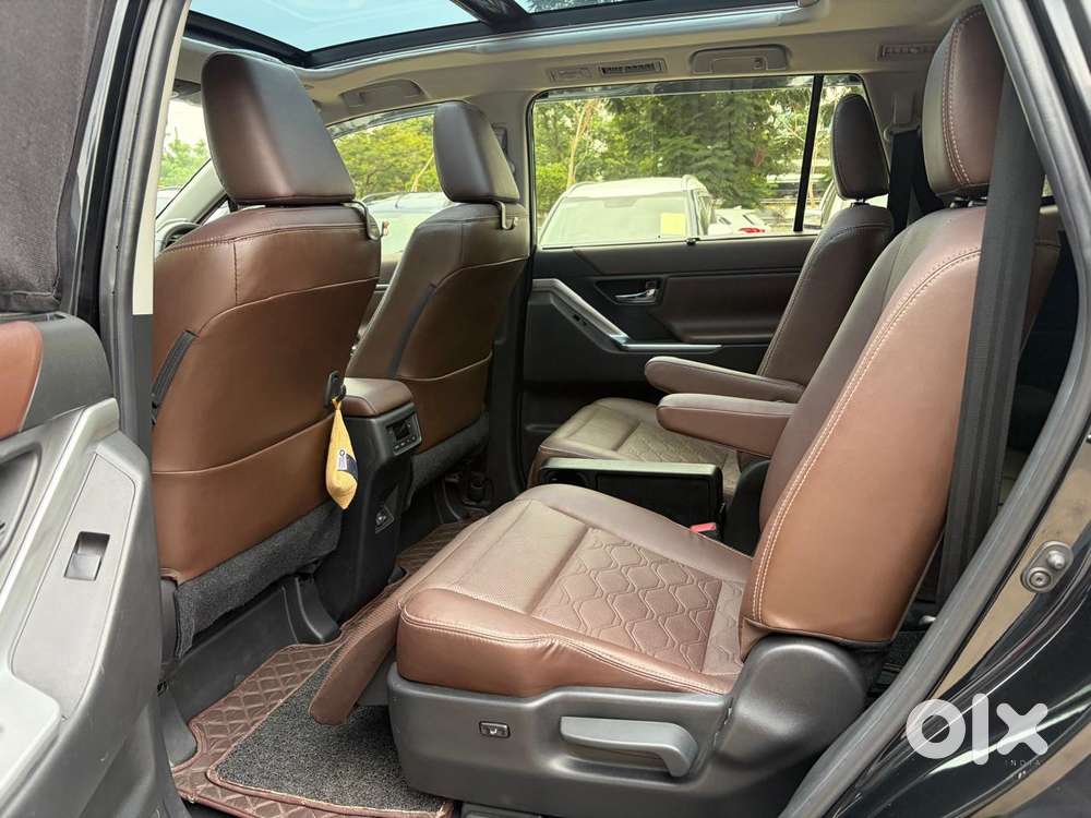 Toyota Innova Hycross 2.0 Zx (o) Hybrid 7 Str, 2023, Electric