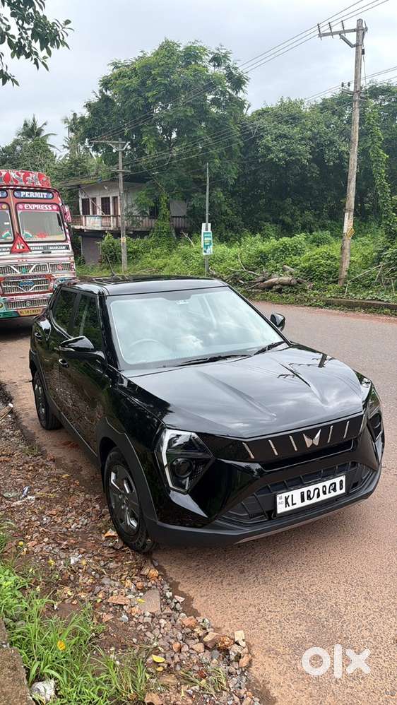 Mahindra Xuv 3xo 2025 Petrol 13000 Km Driven