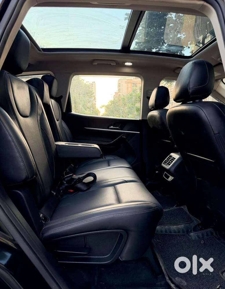 Mahindra Xuv700 2.2 Ax 7 Diesel Mt Luxury Pack Str, 2025, Diesel