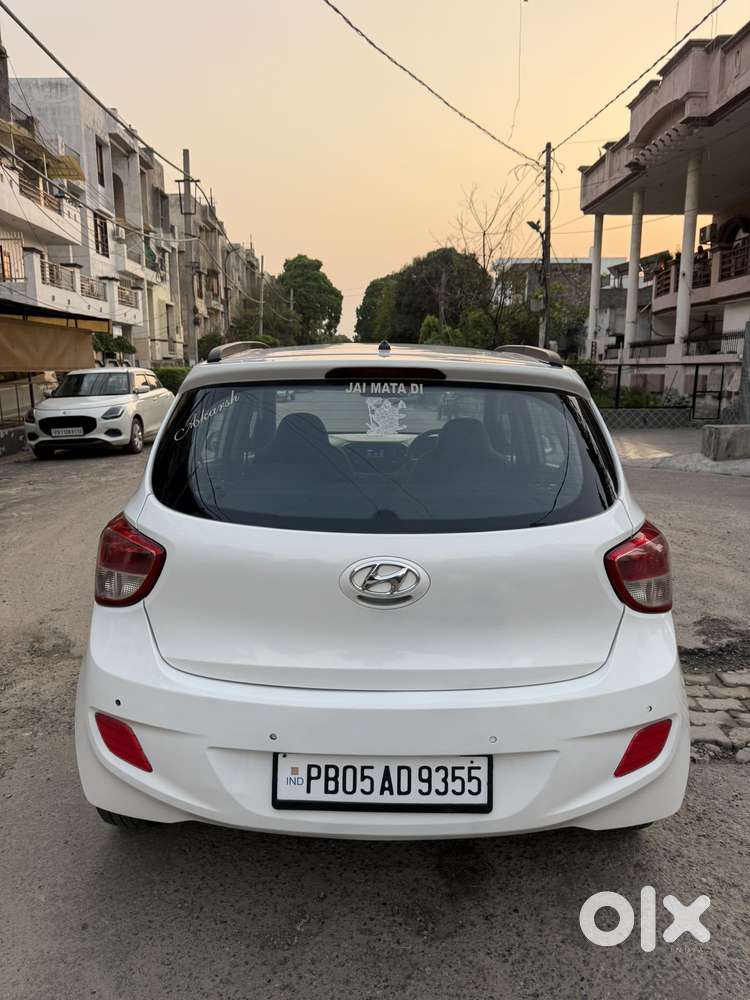 Hyundai Grand I10 Sportz, 2016, Petrol