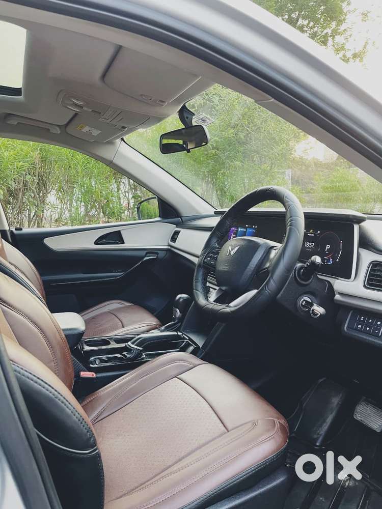 Mahindra Xuv700 2.2 Ax 5 Diesel At Str, 2022, Diesel