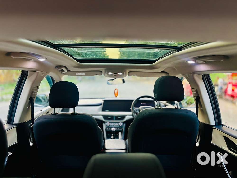 Mahindra Xuv700 2.0 Ax 5 Petrol Mt Str, 2022, Petrol