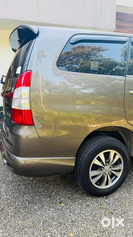 Toyota Innova  2016 V 2 Nd Owner  No Repcement Orginal Kerala