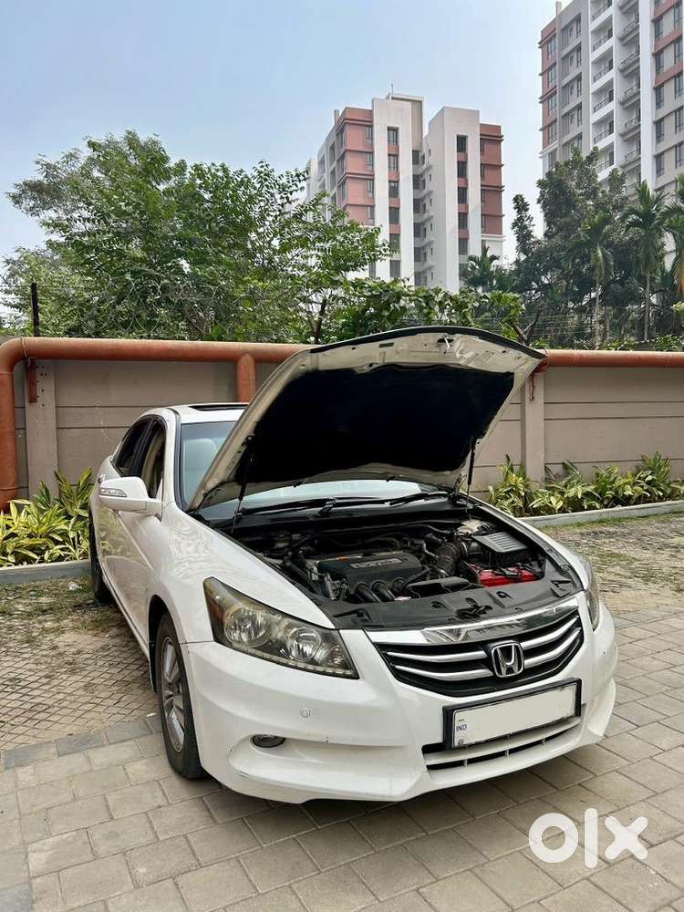  Honda Accord 2.4 Mt  Sunroof  White  Excellent Condition