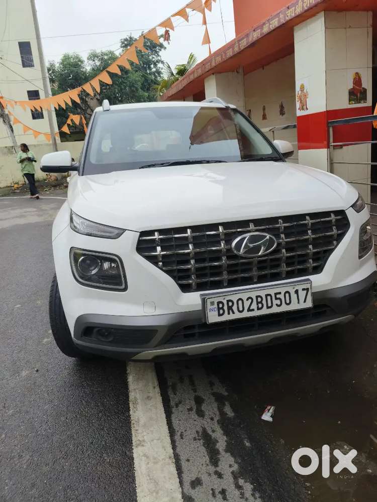 Hyundai Venue 2022 Petrol Well Maintained