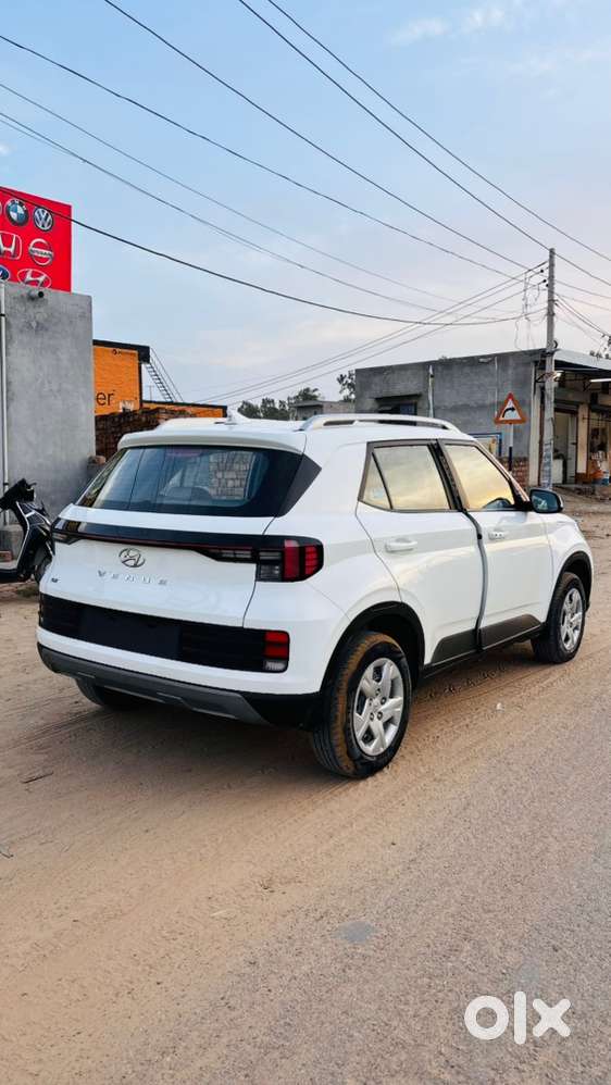 Hyundai Venue Petrol 2023