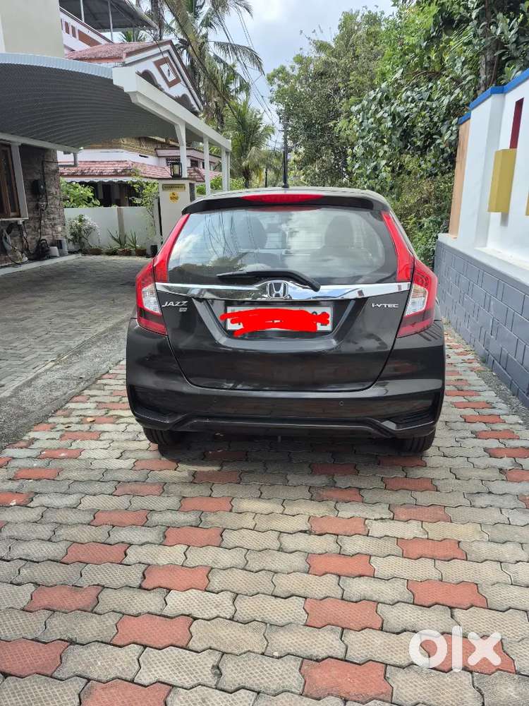 Well-maintained Honda Jazz Vx Cvt (auto), Single-owner Car, 29,300 Km.