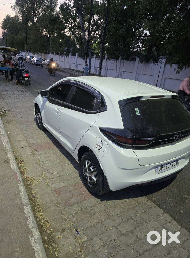 Tata Altroz 1.2 Xe, 2022, Petrol