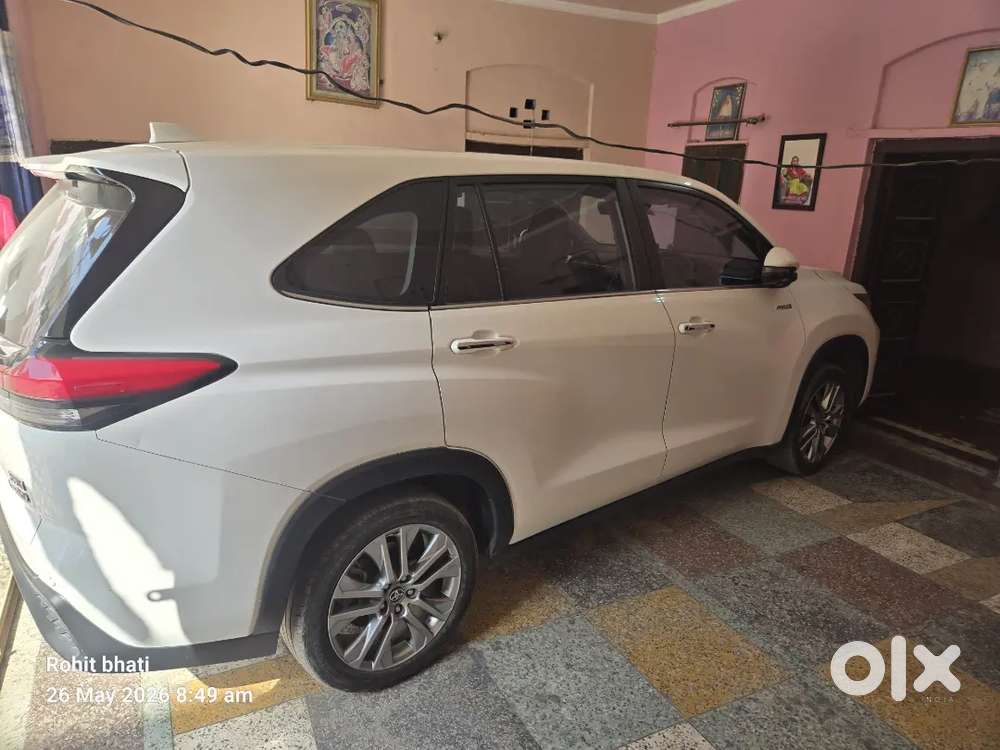 Toyota Innova Hycross 2024 Petrol 38000 Km Driven