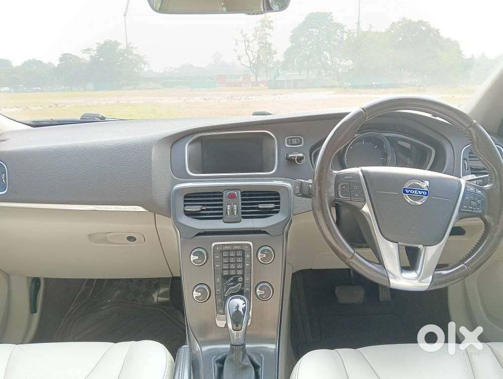 Volvo V40 Cross Country D3 Inscription, 2015, Diesel