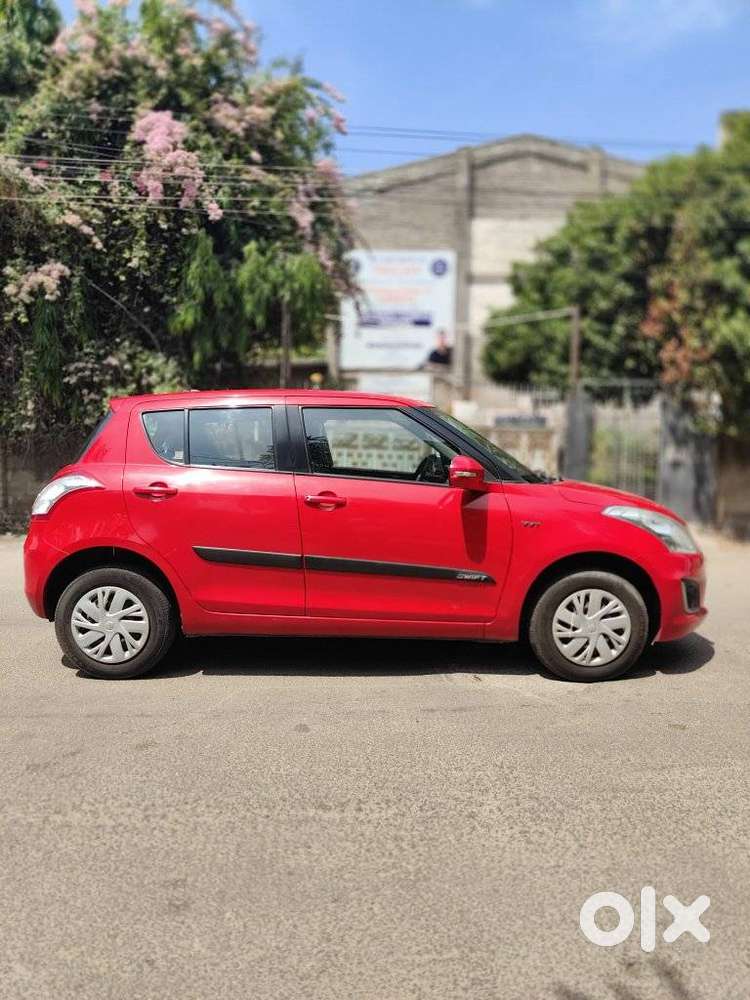 Maruti Suzuki Swift Vxi + Manual, 2017, Petrol