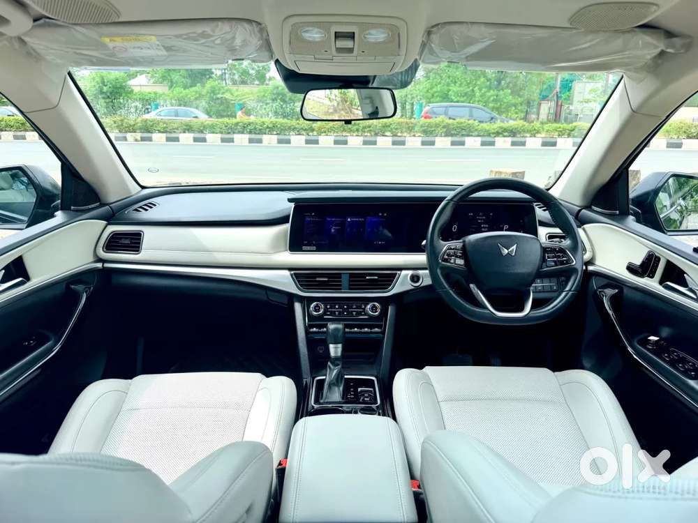 Mahindra Xuv700 2.2 Ax 7 Diesel At Luxury Pack Str, 2024, Diesel