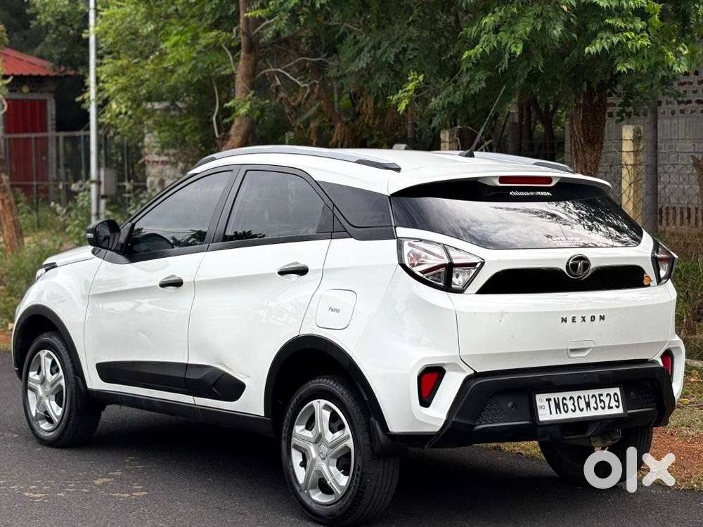 Tata Nexon, 2023, Petrol
