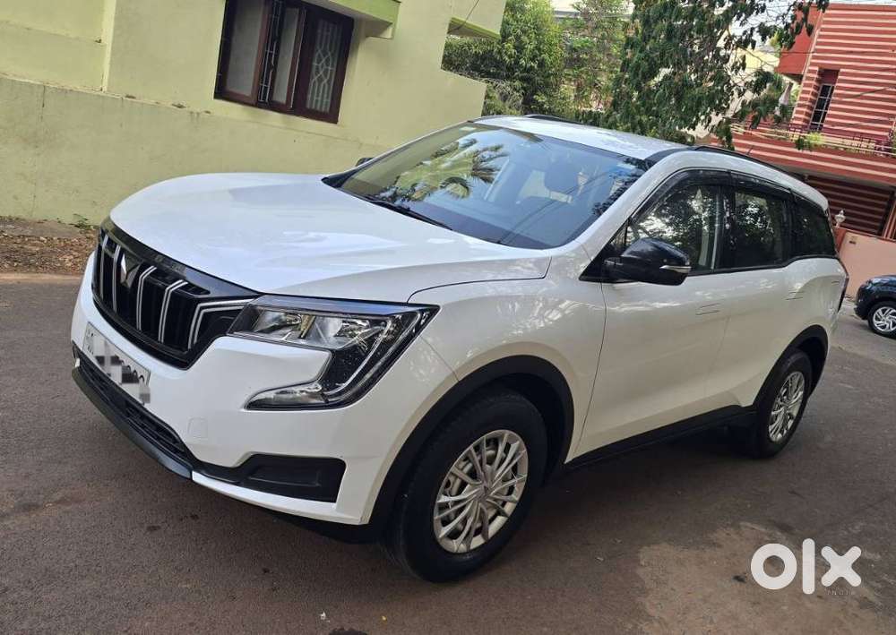 Mahindra Xuv700 Mx Petrol Mt 5 Str (e), 2022, Petrol