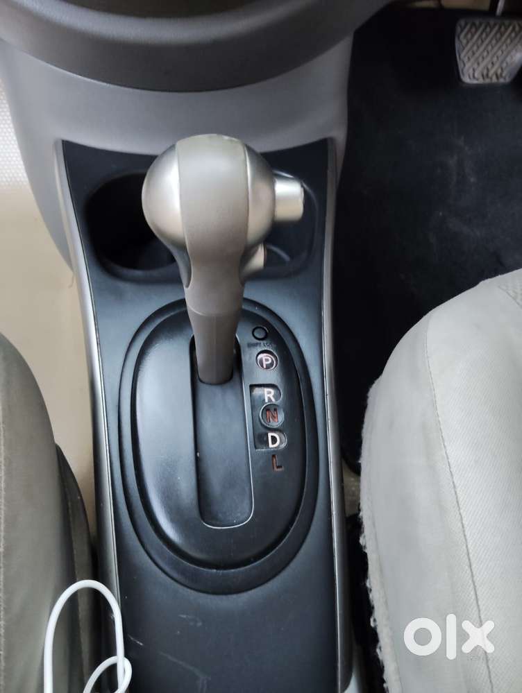 Nissan Sunny, 2015, Petrol
