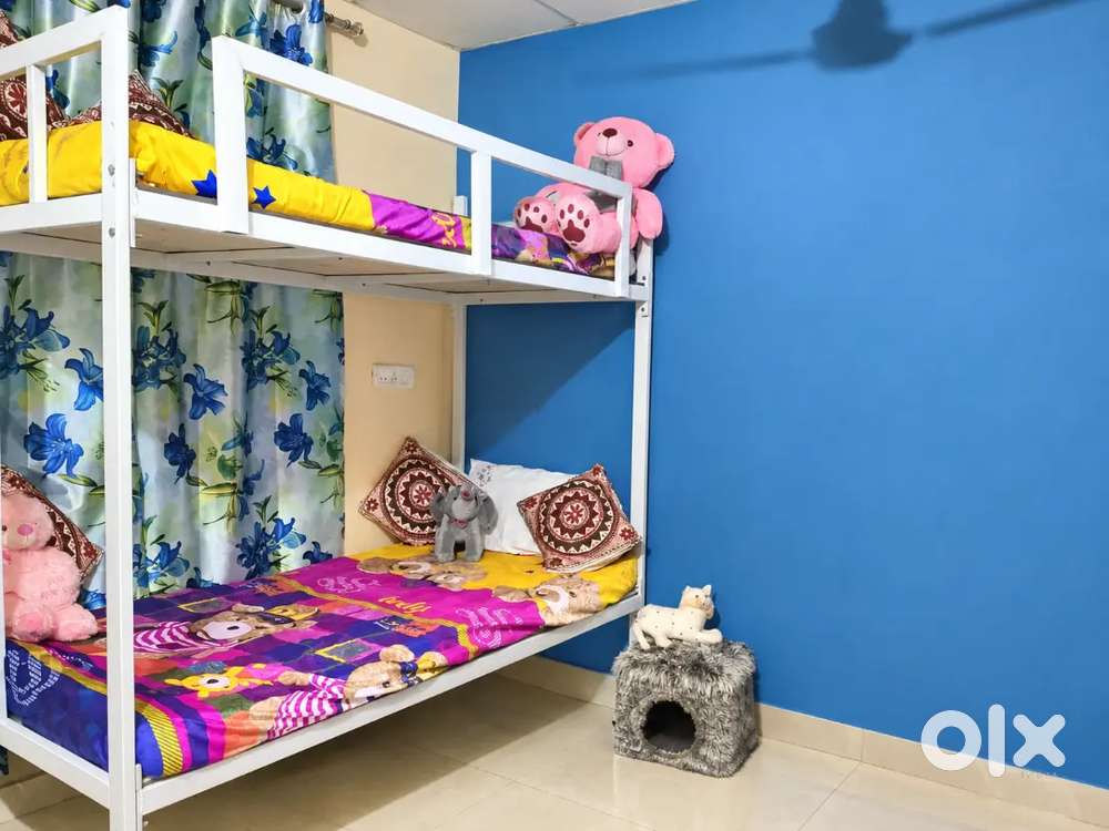 Bunk bed with 2 level