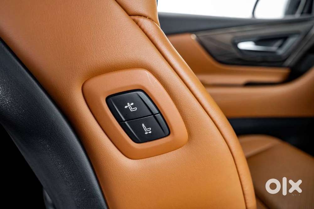 Toyota Vellfire 2.5 Executive Lounge, 2023, Petrol