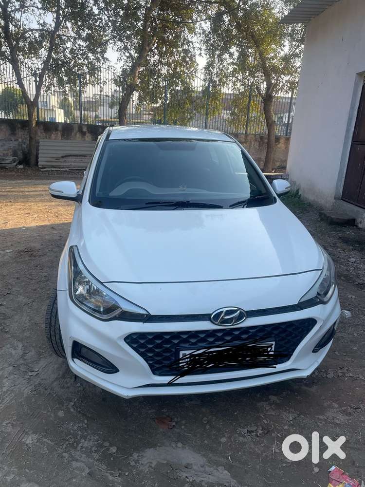 Hyundai  I20 2018 Petrol 70000 Km Driven