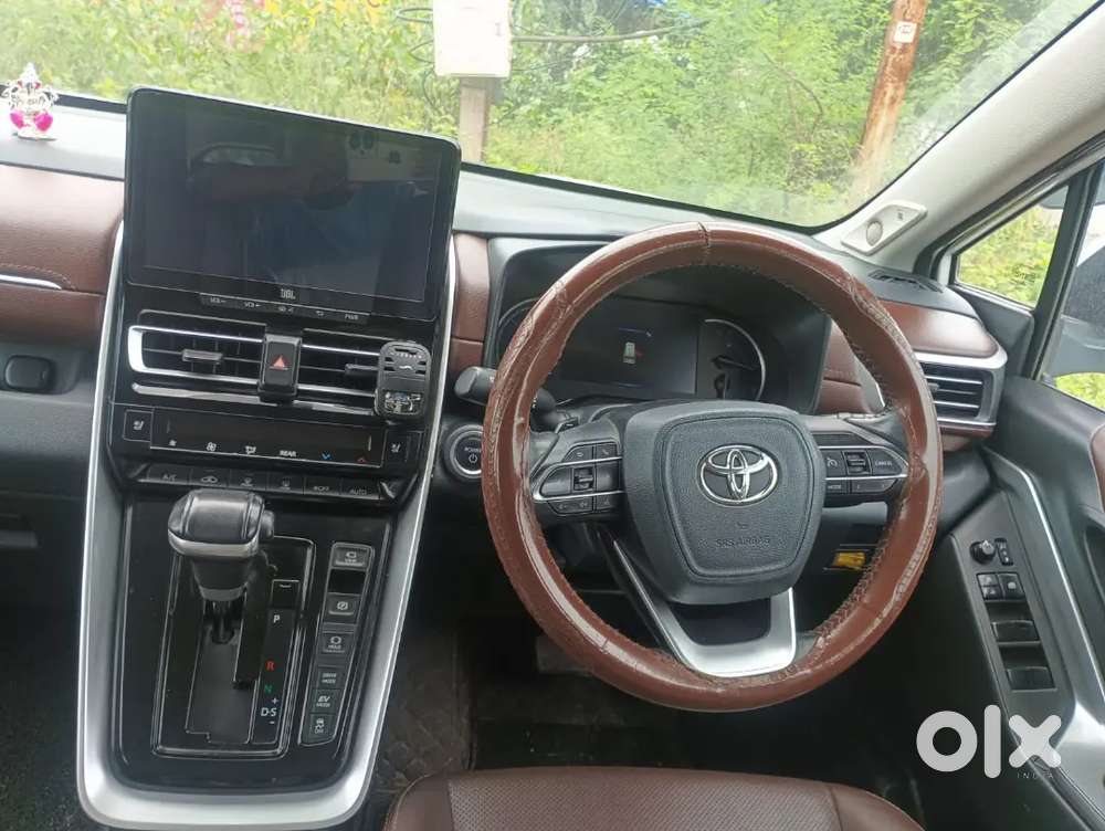 Toyota Innova Hycross 2024 With Mileage