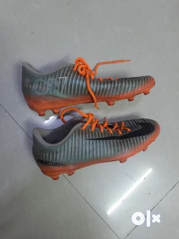 Cr7 mercurial outlet studs