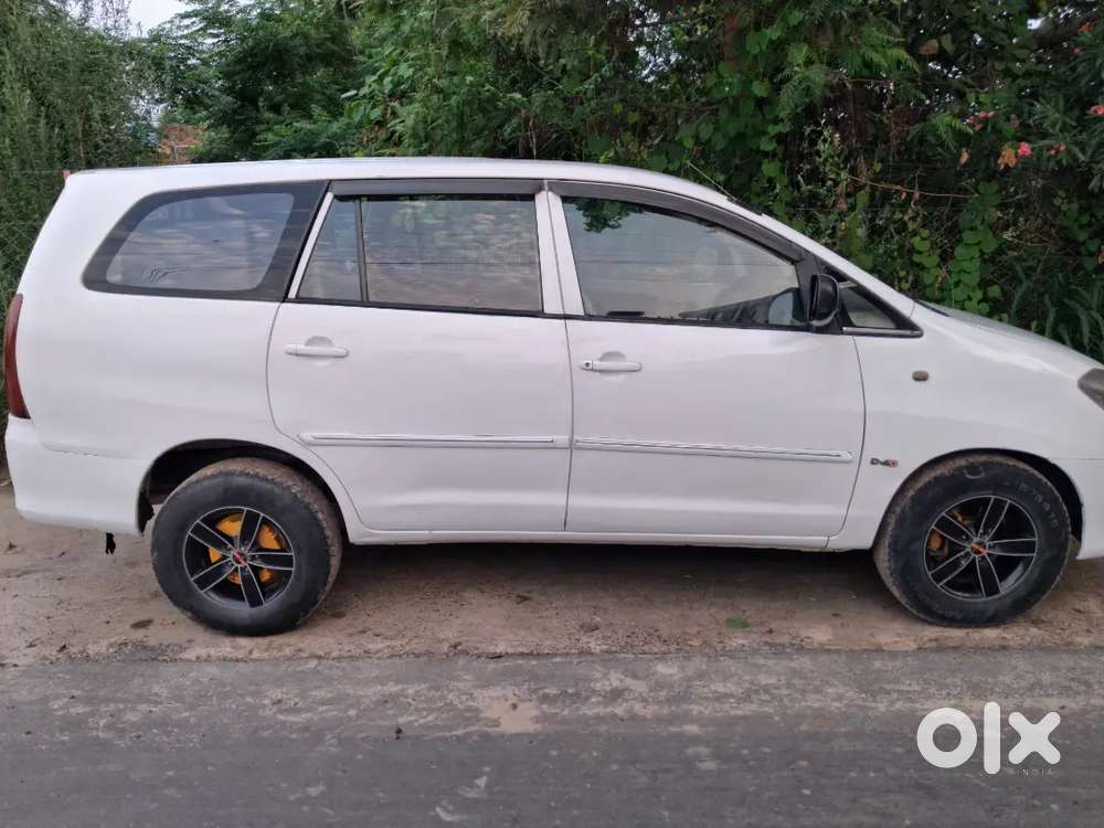 Toyota Innova White Pass 2029