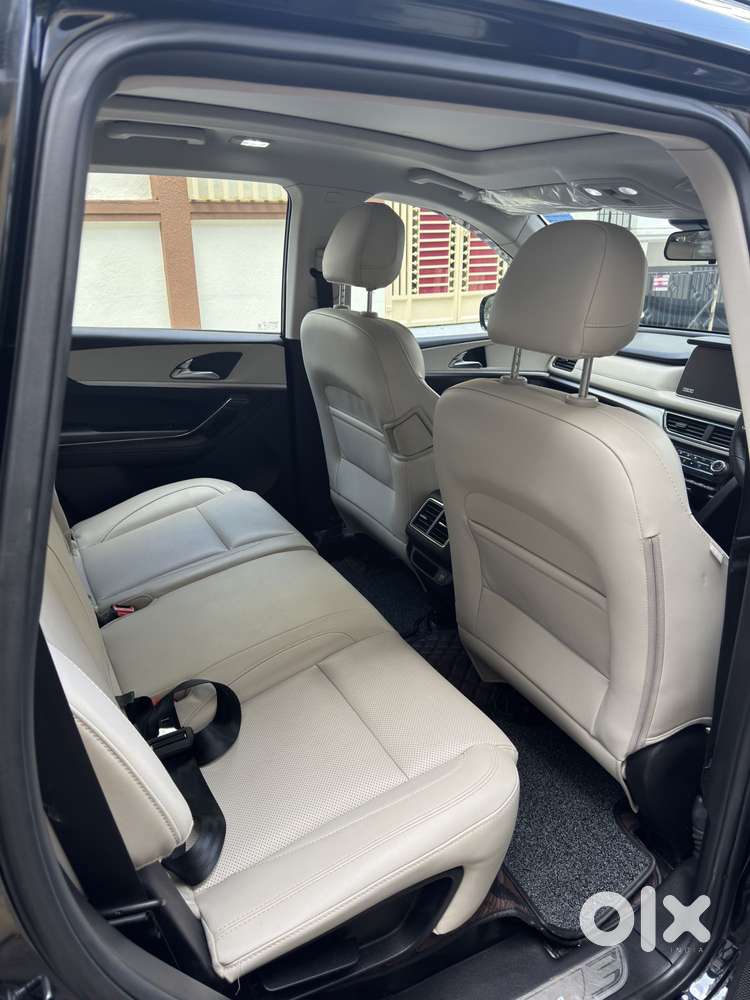 Mahindra Xuv700 2.0 Ax 7 Petrol At Str, 2024, Petrol