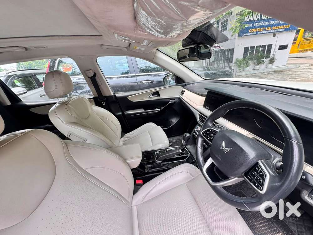 Mahindra Xuv700 Ax7 Dsl At 7 Seater