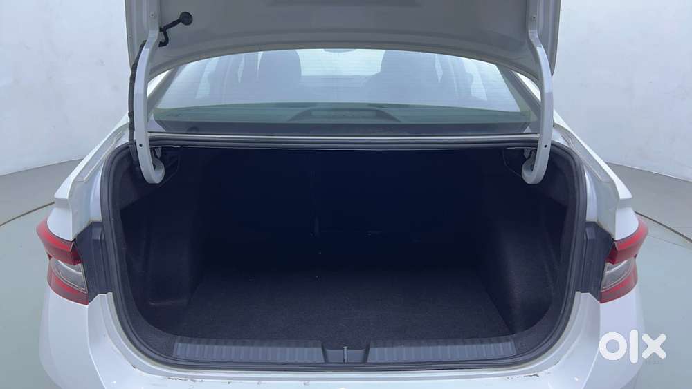Skoda Slavia Style 1.0l Tsi Mt, 2022, Petrol