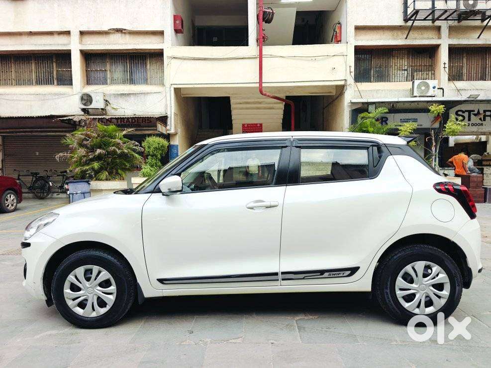 Maruti Suzuki Swift Vxi + Manual, 2022, Petrol