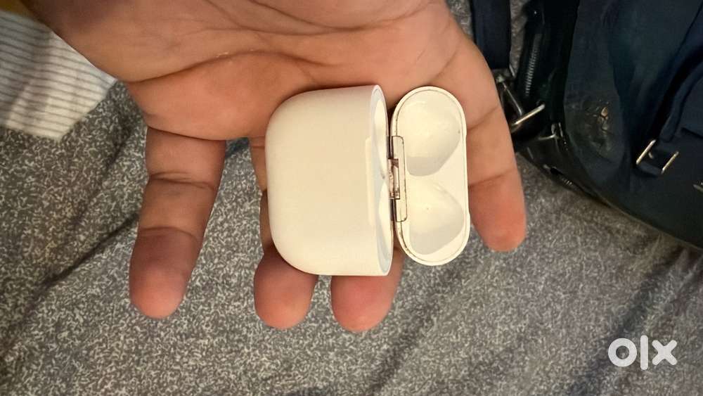 Airpods 4 Apple (ONLY CHARGING CASE)