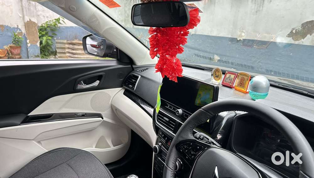 Mahindra Xuv 3xo Ax5 Pm Mt, 2025, Petrol