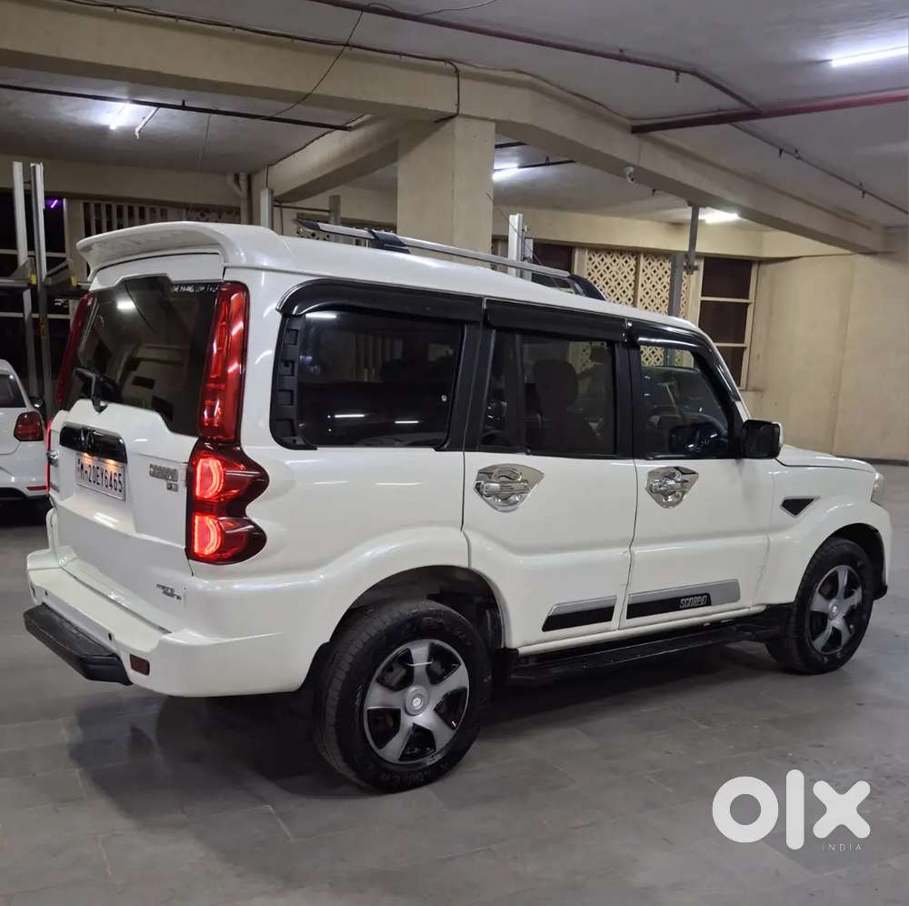 Mahindra Scorpio S9