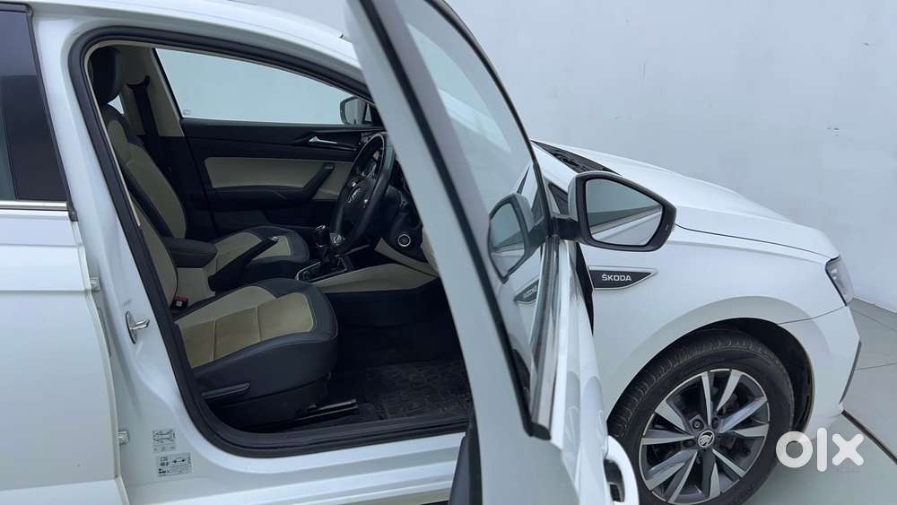 Skoda Slavia Style 1.0l Tsi Mt, 2022, Petrol