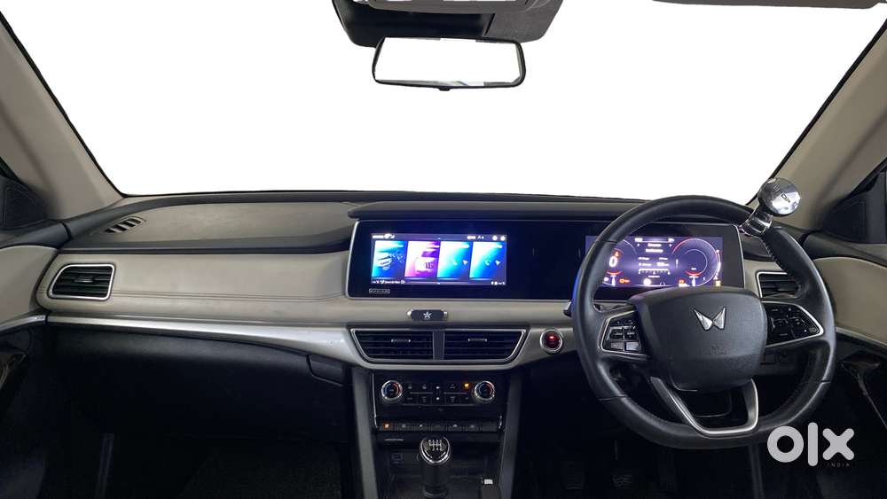 Mahindra Xuv700 2.0 Ax 7 Petrol Mt Str, 2021, Petrol