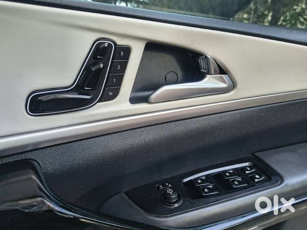 Mahindra Xuv700 2.2 Ax 7 Diesel At Str, 2024, Diesel
