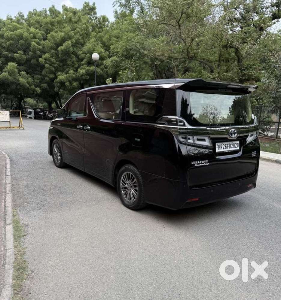 Toyota Vellfire 2.5 Executive Lounge, 2023, Petrol