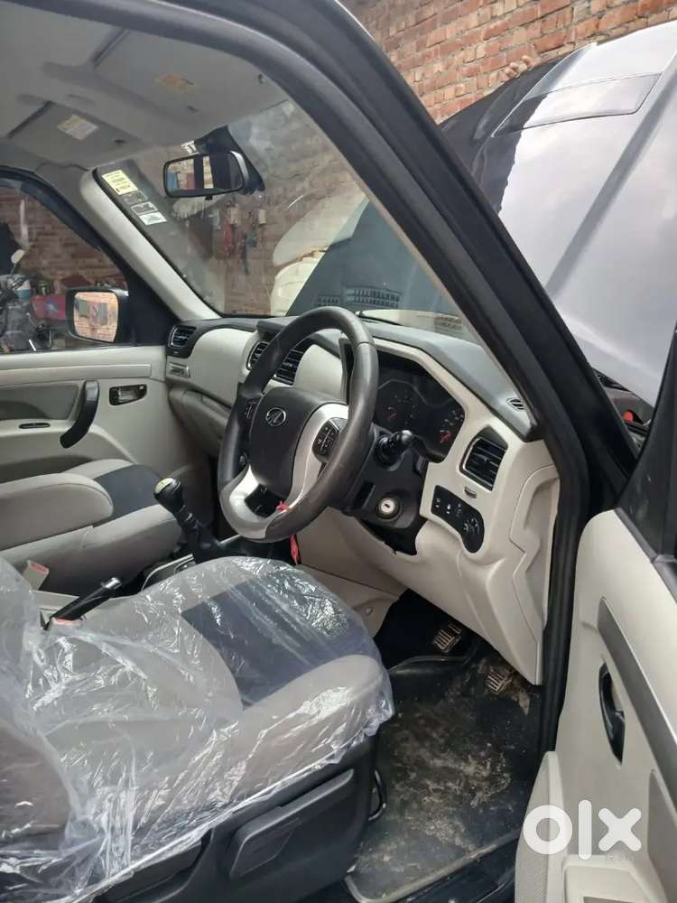 Mahindra Scorpio S10 2017