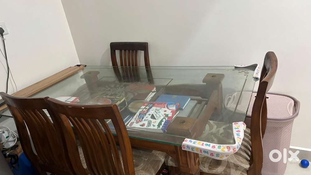 Dining Table with 4 chairs